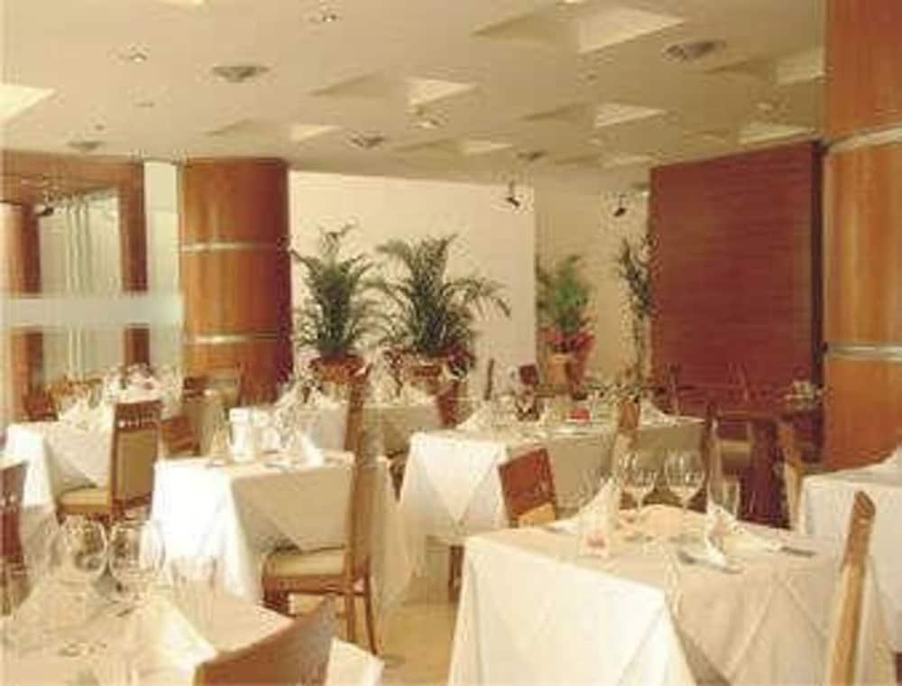 Howard Johnson Villa Maria Hotel Y Casino Restoran fotoğraf